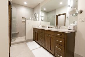 Sultan Two Bedroom Loft Suite with Majestic Mountain Views 2 Condo by 