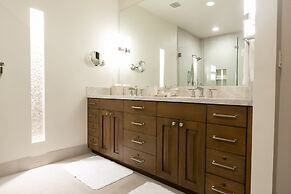 Sultan Two Bedroom Loft Suite with Majestic Mountain Views 2 Condo by 