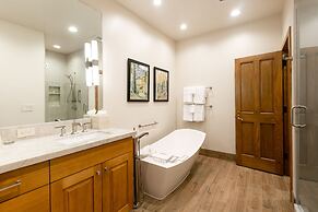 Bald Eagle Three Bedroom Suite in the Heart of Park City 3 Condo by Re