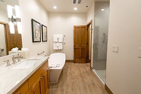 Bald Eagle Three Bedroom Suite in the Heart of Park City 3 Condo by Re