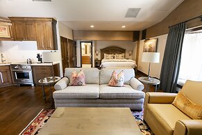 Sterling One Bedroom Suite in Great location with Majestic Mountain Vi