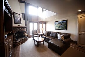 Deer Valley Two Bedroom Loft Suite With Easy Access to all Park City h