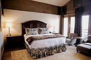 Deer Valley Two Bedroom Loft Suite with Easy Access to all Park City h