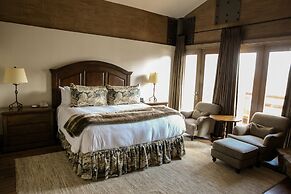 Deer Valley Two Bedroom Loft Suite with Easy Access to all Park City h