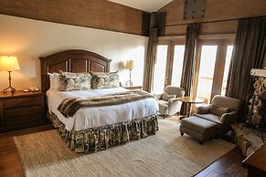 Deer Valley Two Bedroom Loft Suite with Easy Access to all Park City h