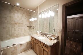 Deer Valley Two Bedroom Loft Suite with Easy Access to all Park City h