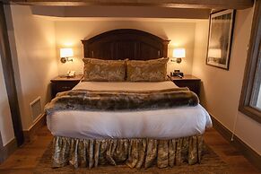 Deer Valley Two Bedroom Loft Suite with Easy Access to all Park City h