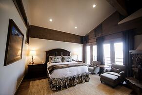 Deer Valley Two Bedroom Loft Suite with Easy Access to all Park City h