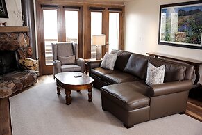 Deer Valley Two Bedroom Loft Suite with Easy Access to all Park City h