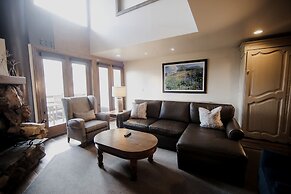 Deer Valley Two Bedroom Loft Suite with Easy Access to all Park City h