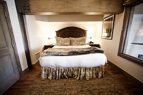 Deer Valley Two Bedroom Loft Suite with Easy Access to all Park City h