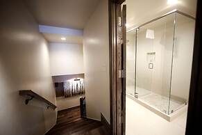 Deer Valley Two Bedroom Loft Suite with Easy Access to all Park City h