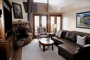 Deer Valley Two Bedroom Loft Suite with Easy Access to all Park City h