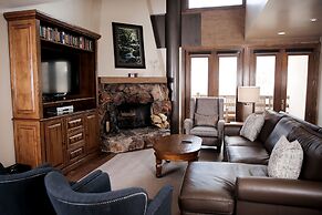 Deer Valley Two Bedroom Loft Suite With Easy Access to all Park City h