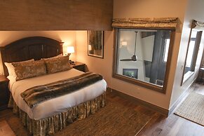 Deer Valley Two Bedroom Loft Suite with Easy Access to all Park City h