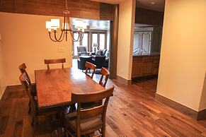 Deer Valley Two Bedroom Loft Suite with Easy Access to all Park City h