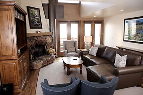Deer Valley Two Bedroom Loft Suite with Easy Access to all Park City h
