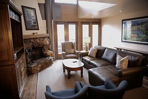 Deer Valley Two Bedroom Loft Suite with Easy Access to all Park City h