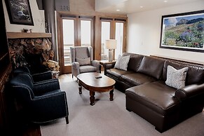 Deer Valley Two Bedroom Loft Suite with Easy Access to all Park City h
