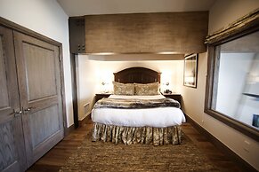 Deer Valley Two Bedroom Loft Suite with Easy Access to all Park City h