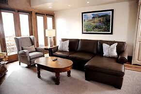 Deer Valley Two Bedroom Loft Suite with Easy Access to all Park City h
