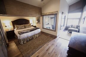 Deer Valley Two Bedroom Loft Suite with Easy Access to all Park City h