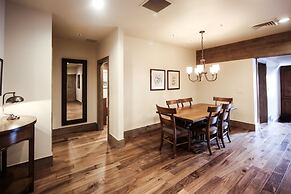 Deer Valley Two Bedroom Loft Suite with Easy Access to all Park City h