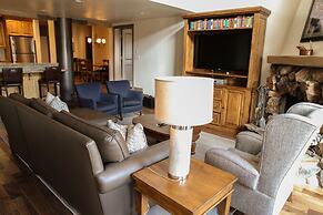 Deer Valley Two Bedroom Loft Suite with Easy Access to all Park City h