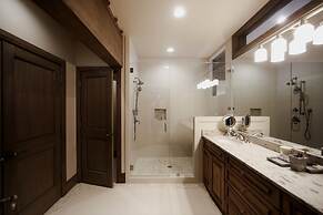 Deer Valley Two Bedroom Loft Suite with Easy Access to all Park City h