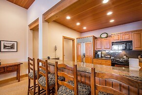 Premium Luxury Five Bedroom Townhouse With Hot Tub and Majestic Mounta