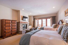 Premium Luxury Five Bedroom Townhouse With Hot Tub and Majestic Mounta