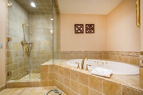 Premium Luxury Five Bedroom Townhouse With Hot Tub and Majestic Mounta