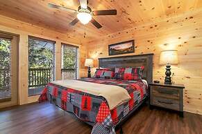 Donwell Manor - 4 Bedrooms, 4 Baths, Sleeps 16 4 Cabin by Redawning