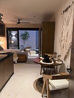 Stylish and Bright Studio Near the Pool