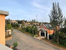The Mugabi's Spacious Private Room
