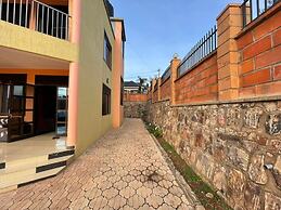 The Mugabi's Spacious Private Room