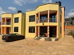 The Mugabi's Spacious Private Room