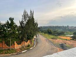 The Mugabi's Spacious Private Room