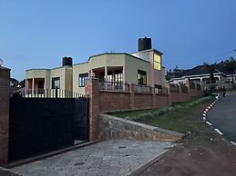 The Mugabi's Spacious Private Room