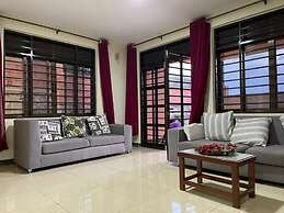 The Mugabi's Spacious Private Room