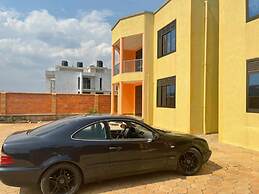 The Mugabi's Spacious Private Room