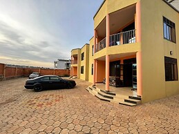 The Mugabi's Spacious Private Room