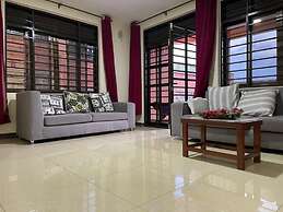 The Mugabi's Spacious Private Room