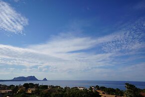 Nut House Apartment Near the sea in a Villa With Garden