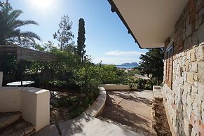 Nut House Apartment Near the sea in a Villa With Garden