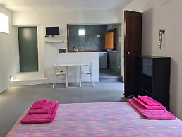 Nut House Apartment Near the sea in a Villa With Garden