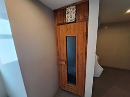 7C - No Impact From Earthquake 2bedrooms 2 Bath Downtown Bangkok