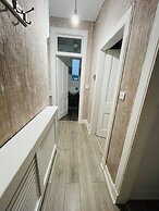 1 Bedroom Pet Friendly Apt Wd Free Wifi, Parking, Netflix & Pool Table