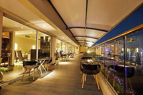The Yacht Hotel