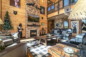 Bear Hugs - 5 Bedrooms, 5.5 Baths, Sleeps 20 5 Cabin by RedAwning